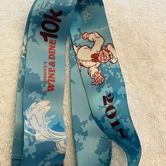 2015 Run Disney Wine‎ & Dine 10K The Little Mermaid Theme Medal Sebastian Chef - Picture 3 of 5